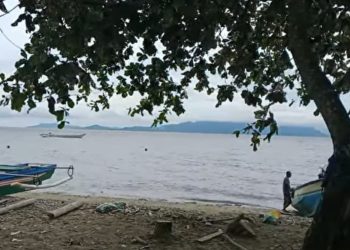 Kakek 84 Tahun Hilang Usai Mandi di Pantai Dusun Pakarena SBB, Warga Lakukan Pencarian