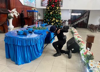 Tim Gegana Polda Maluku Sterilisasi Sejumlah Gereja di Ambon