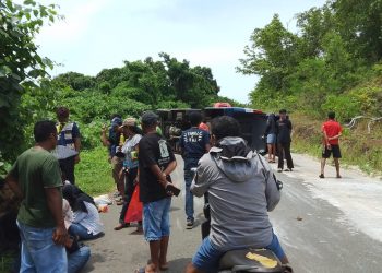 Bus Angkut Rombongan Mahasiswa KKN UGM Terbalik di MBD, 3 Penumpang Luka