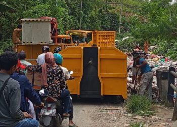 Protes Pembuangan Sampah Sembarangan, Warga Arbes Ambon Blokade Jalan