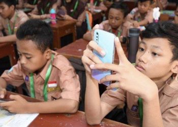 Pemkot Ambon Mulai Batasi Siswa Gunakan Ponsel di Sekolah, Ini Alasannya
