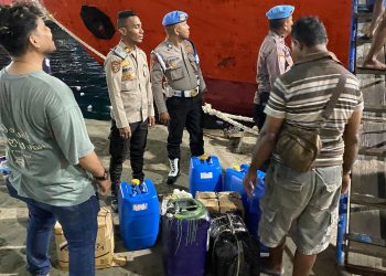 Polisi Sita 1.180 Liter Sopi Saat Razia di Atas KM Sabuk Nusantara