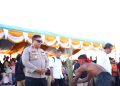 Wakapolda Maluku Brigjen Pol Imam Thobroni menghadiri tradisi adat Pukul Sapu Lidi yang digelar dalam rangka 7 Syawal 1447 Hijriah di Negeri Morela dan Mamala, Kecamatan Leihitu, Kabupaten Maluku Tengah, Sabtu (28/3/2026)/Foto: Elo